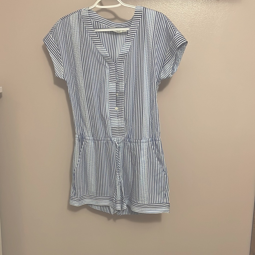 BRAND NEW vineyard vines size XXS romper!!